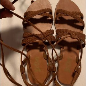 🍀Super cute tie strap Gladiator sandals size 7.5